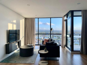 CBD Stunning High Floor View - FREE Parking FREE Netflix FREE Gym FREE Pool FREE Sauna FREE Coffee, Adelaide